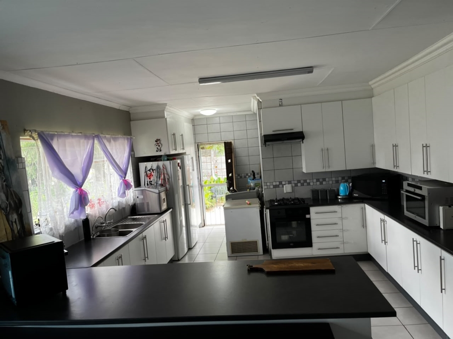 3 Bedroom Property for Sale in La Hoff North West